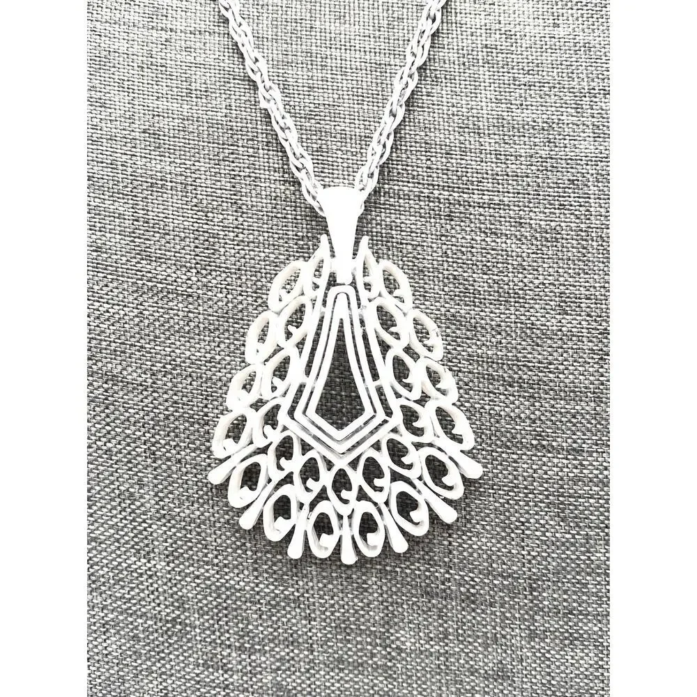 VINTAGE Crown TRIFARI WHITE FILIGREE ENAMEL 28” PENDANT NECKLACE